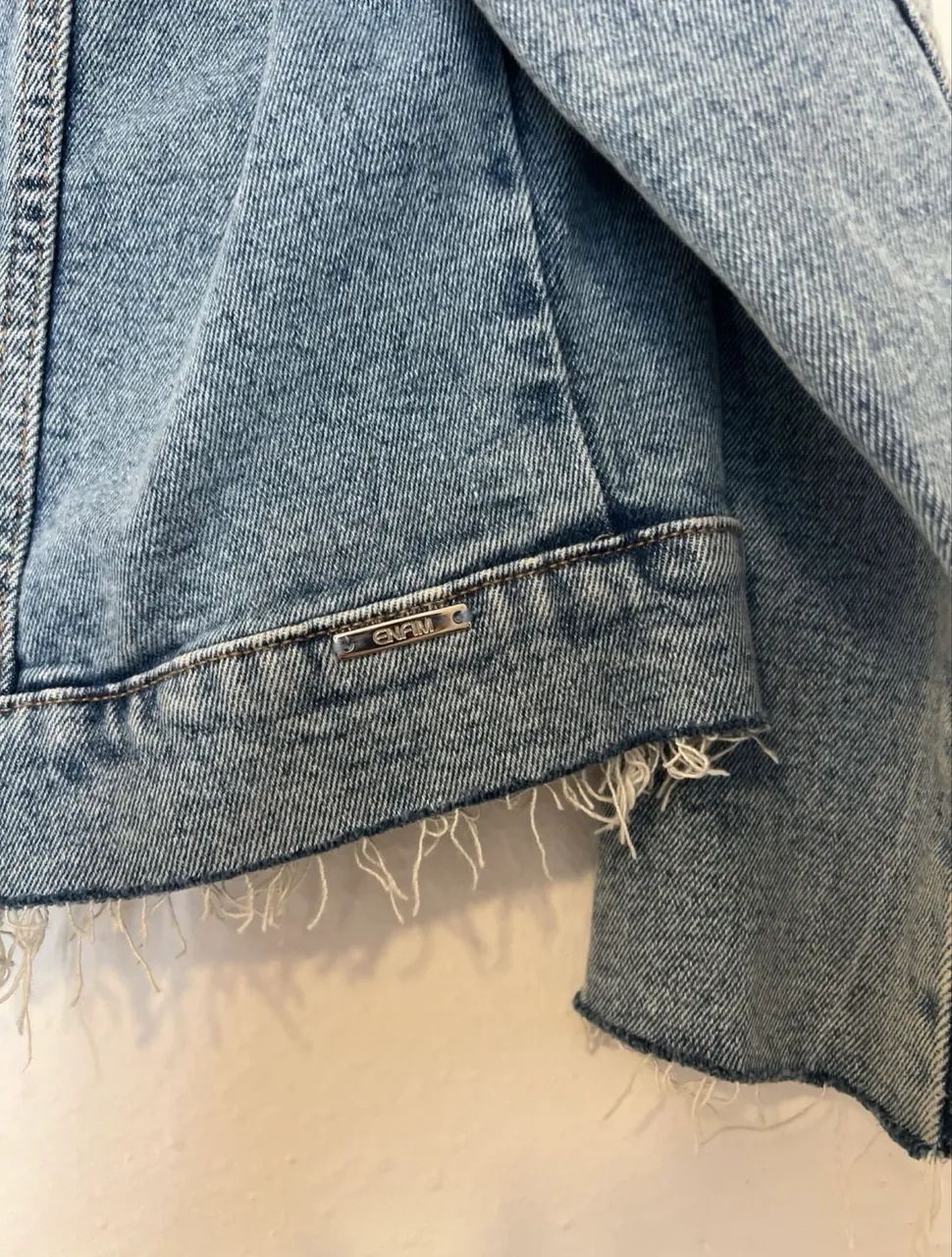 jaqueta jeans enfim cropped azul - Foto 4