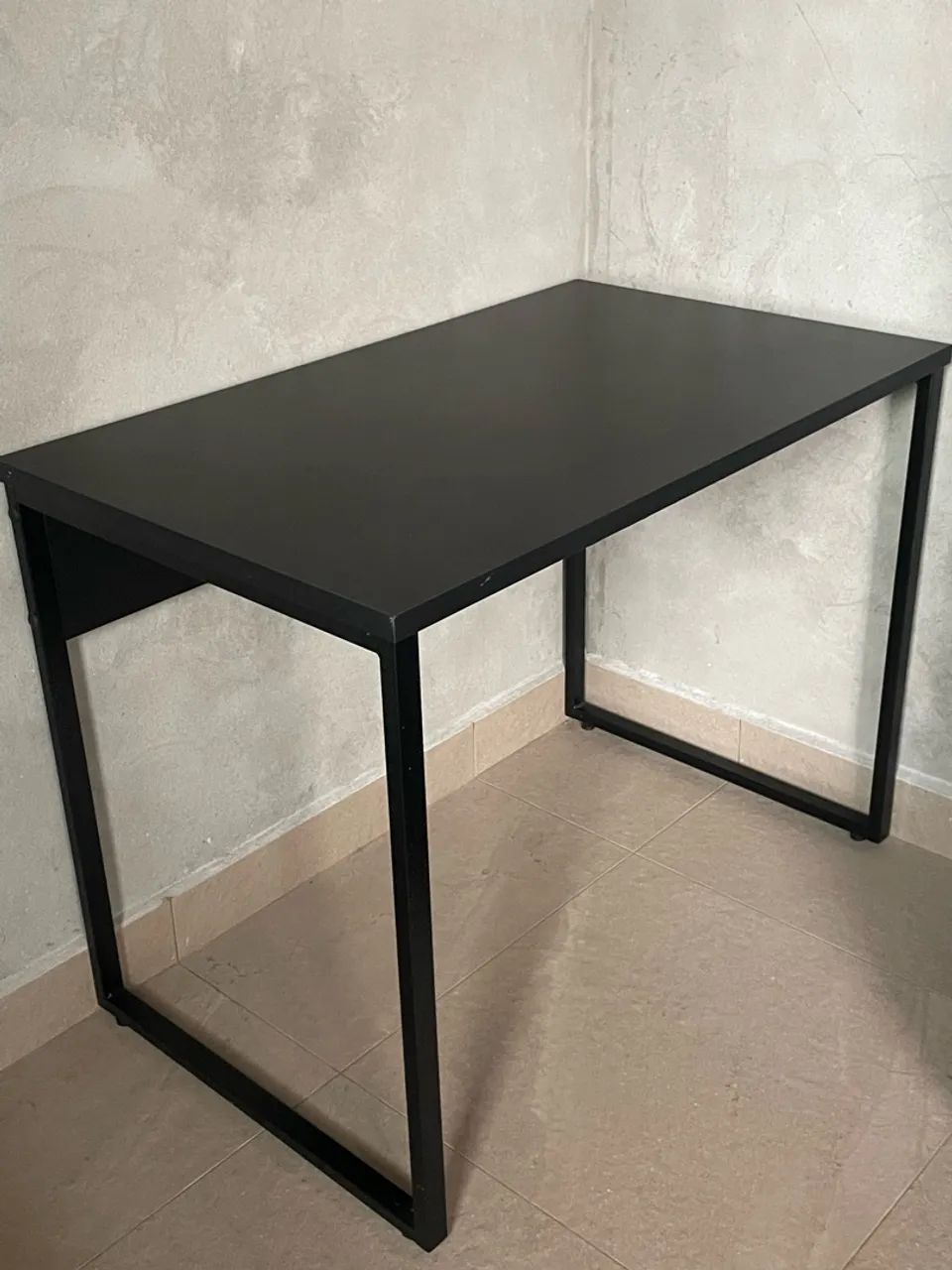 Mesa industrial preta 