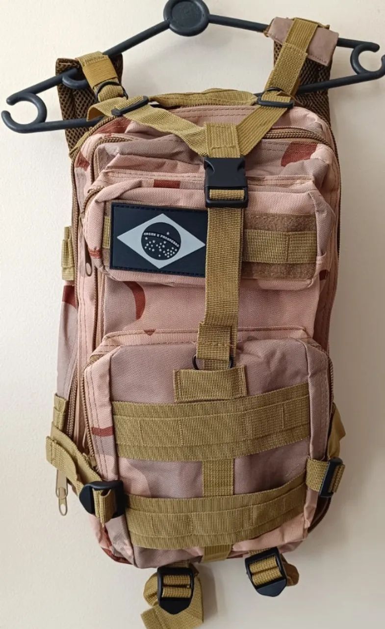 Mochila camuflada deserto resistente 30L com vários compartimentos nova - Foto 2