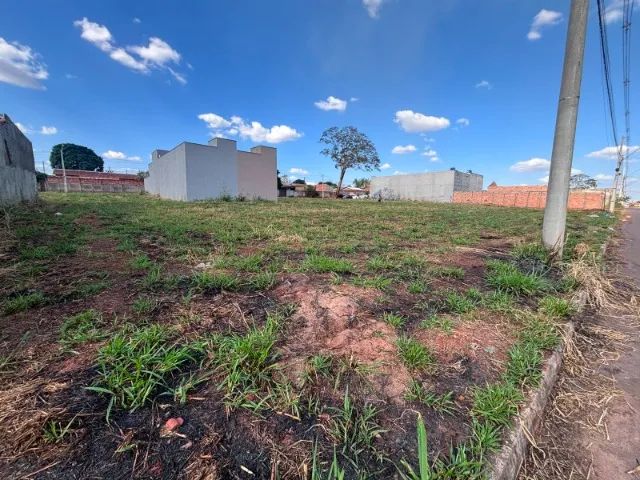 LOTE RESIDENCIAL 14 BIS TRINDADE - Foto 2