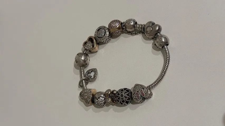 Pulseira Pandora com 11 berloques original  - Foto 3