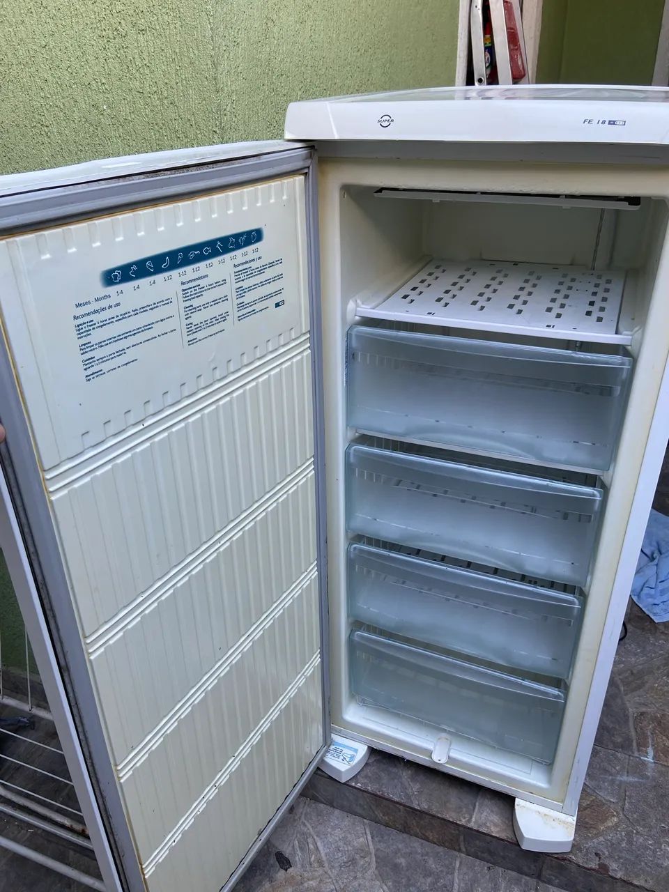 Freezer Vertical Electrolux 145 Litros - Foto 3