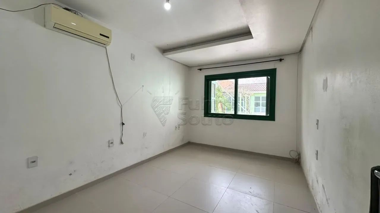 Casa de 3 dormitórios com piscina no Laranjal. - Foto 4