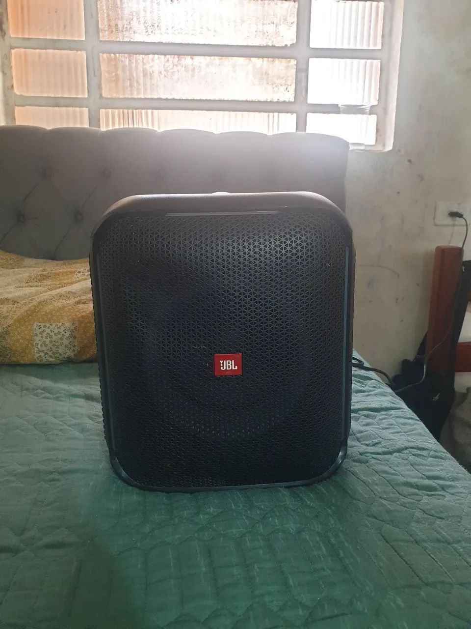 JBL PartyBox Encore (Apenas a Caixa / Sem Microfones)".