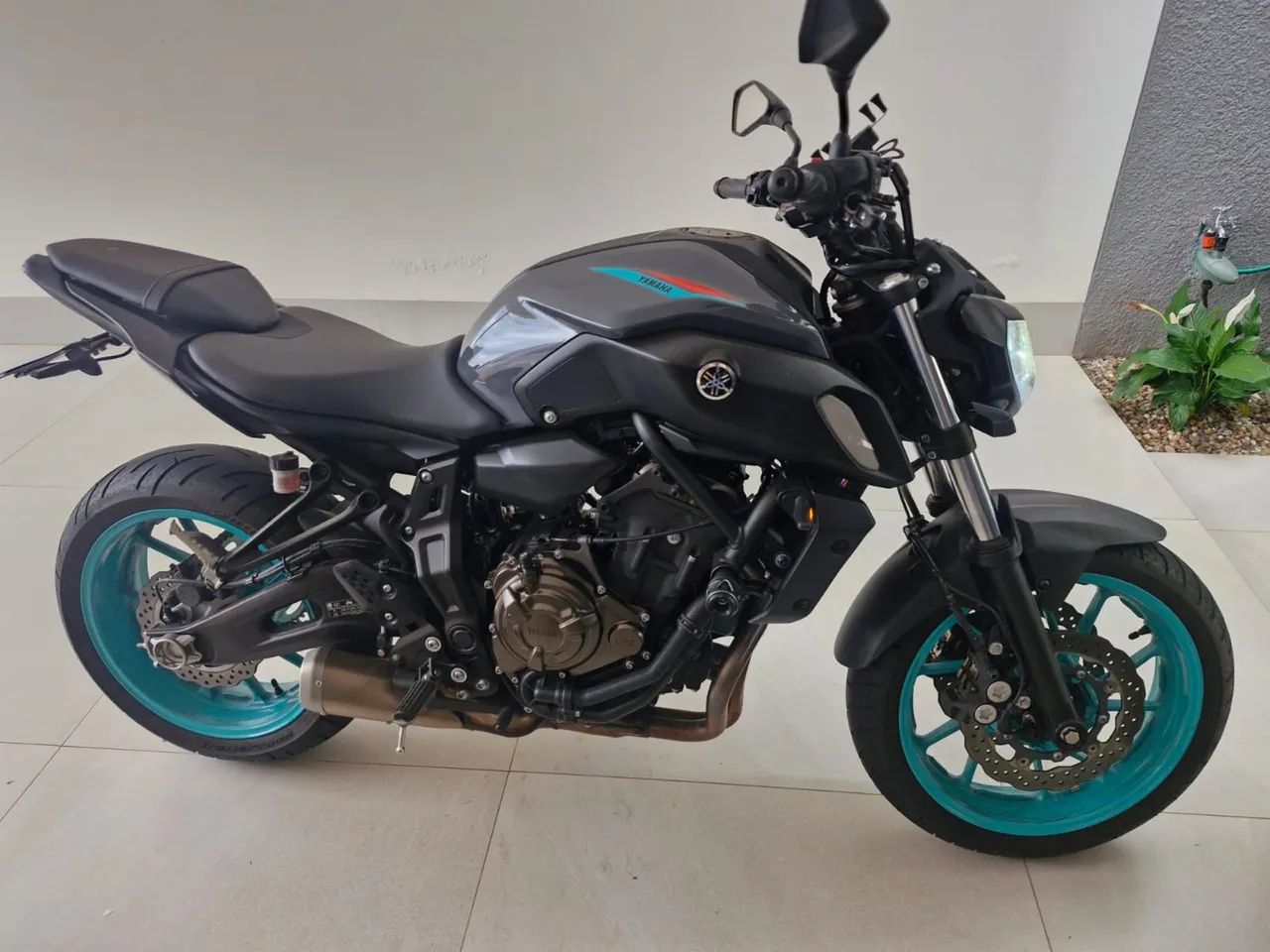 Yamaha MT07 2024 cinza