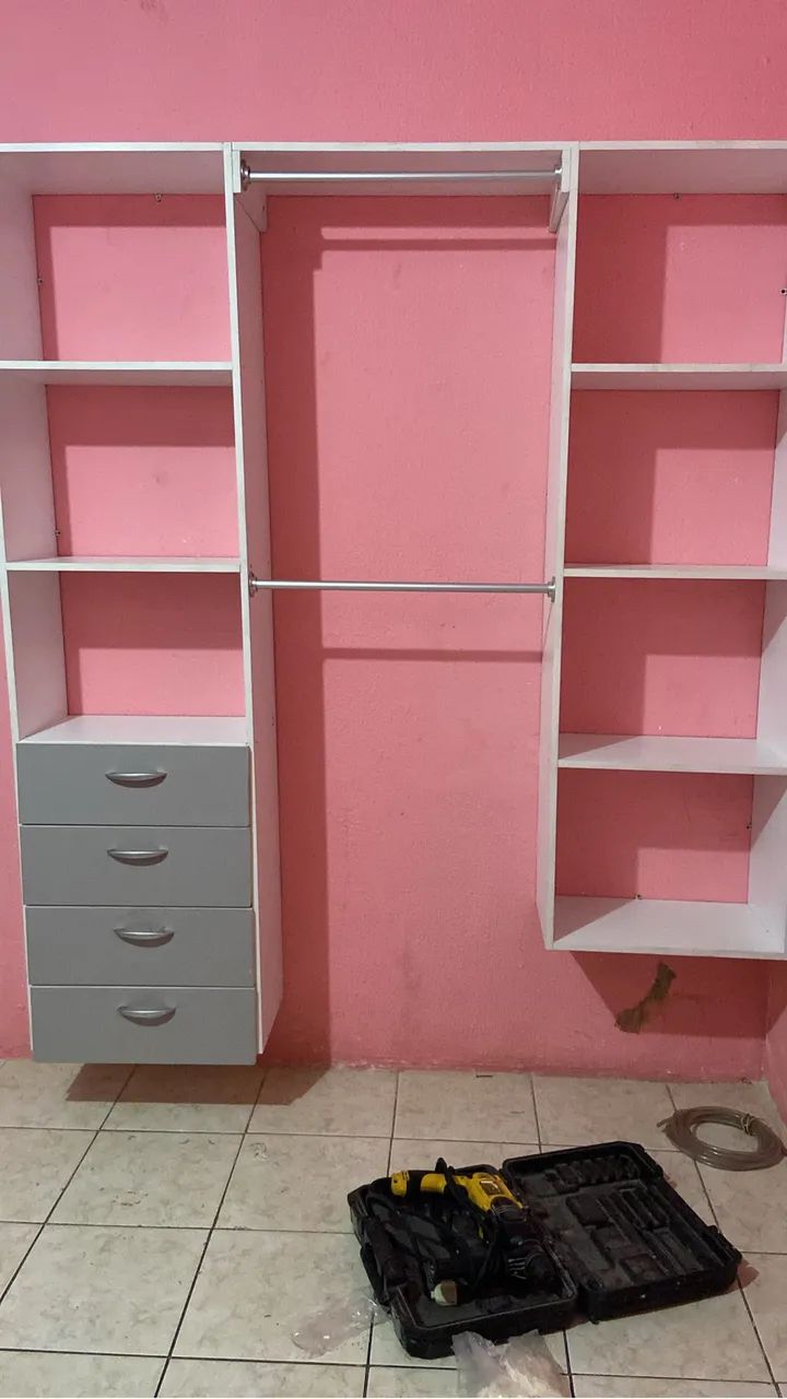 Mini closet 