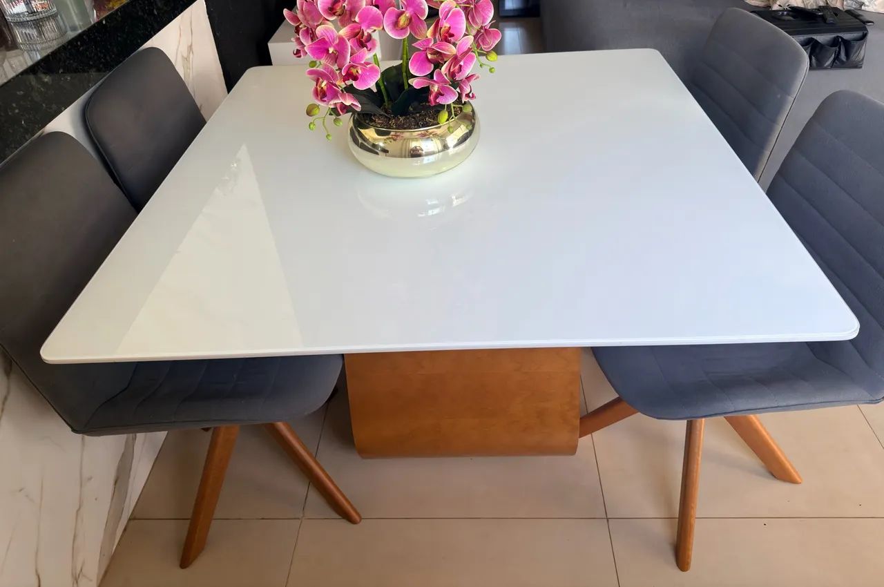 MESA EM MADEIRA COM 4 CADEIRAS - Foto 2