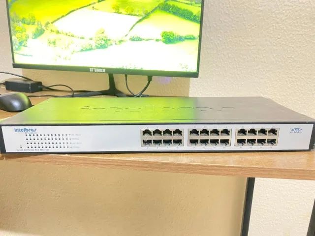 Switch Intelbras 24 Portas FastEthernet 10/100 (SF2400 QR+)