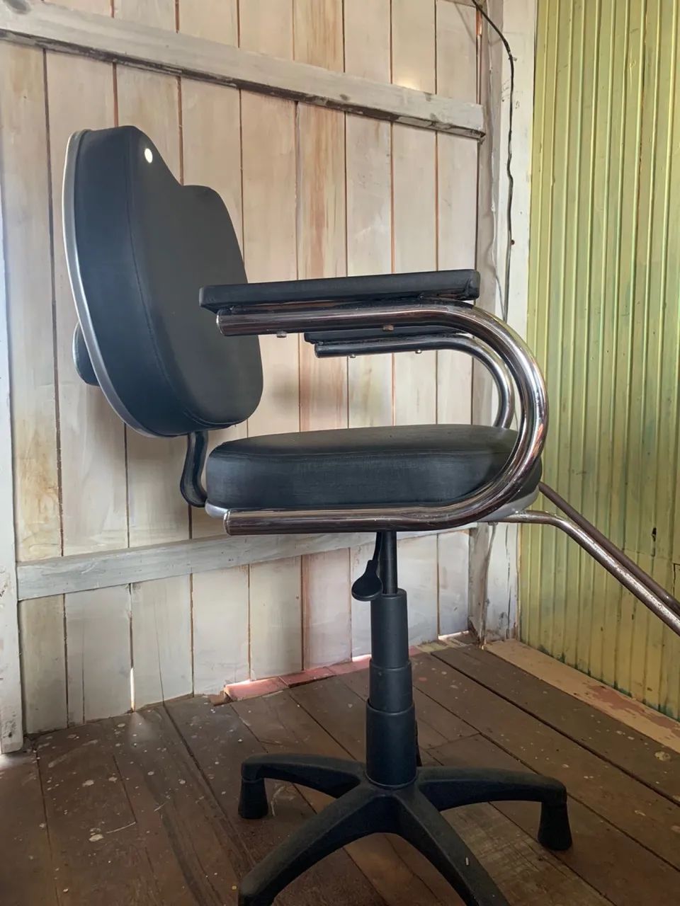 Vende-se cadeira de barbeiro - Foto 3
