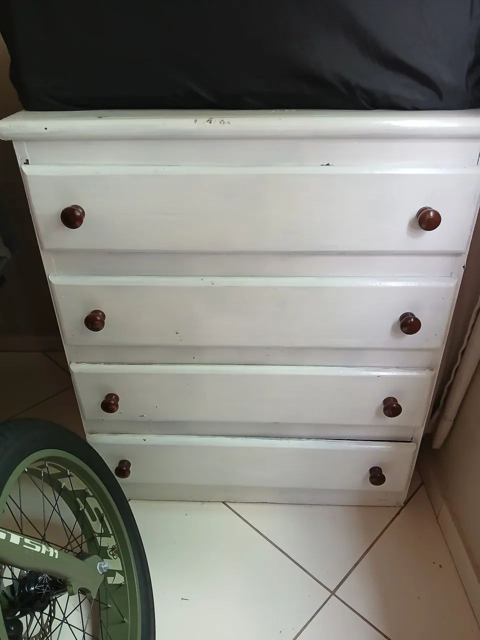 Comoda de madeira em perfeito estado