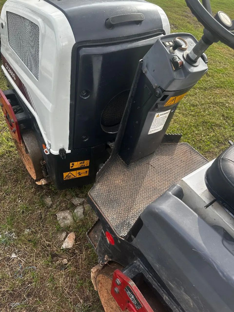 Rolo Compactador Dynapac CC900G 2021 - 800 Horas - Seminovo - Foto 3