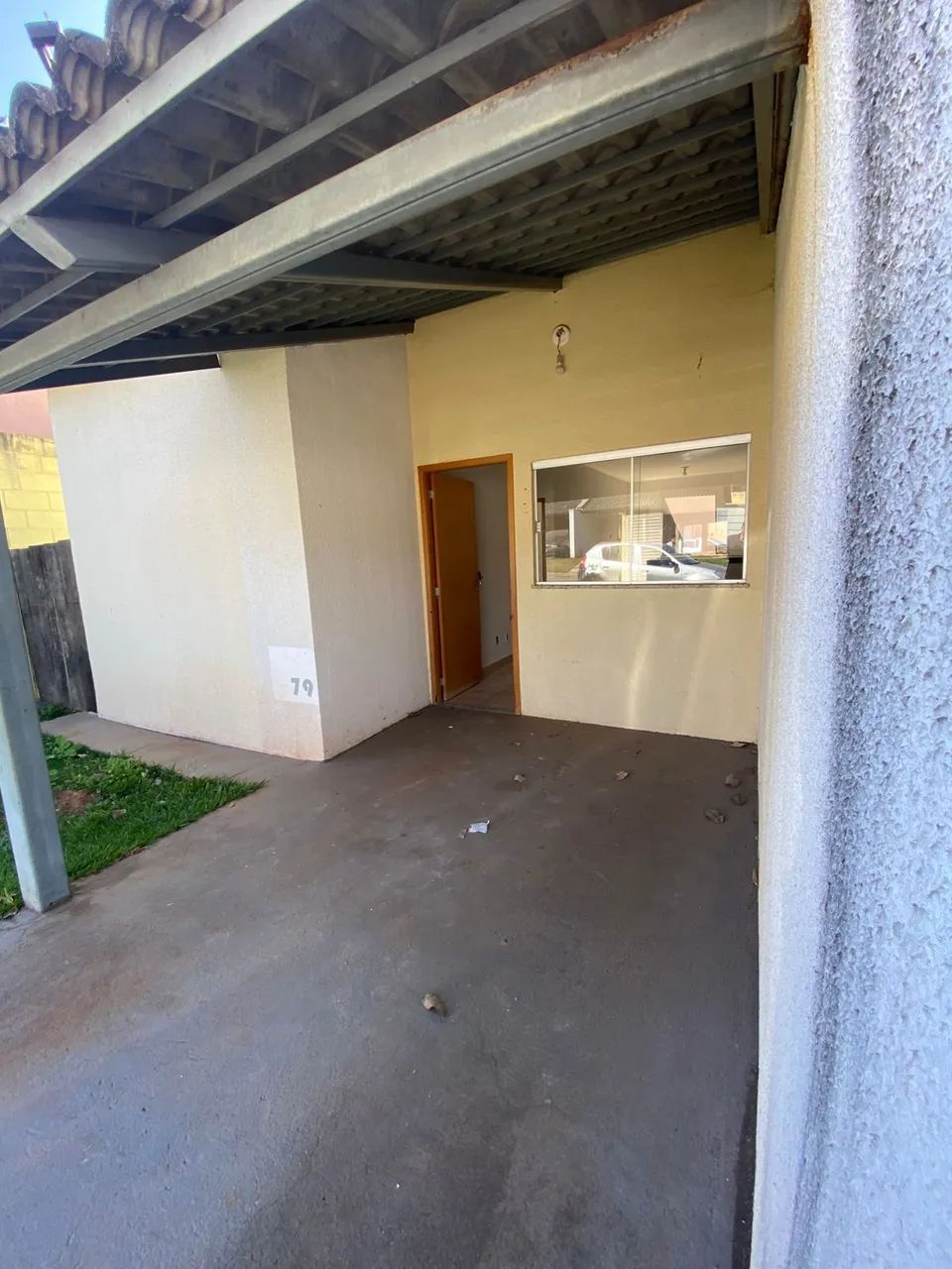 Casa com quintal e 2 quartos para alugar em Senador Canedo
