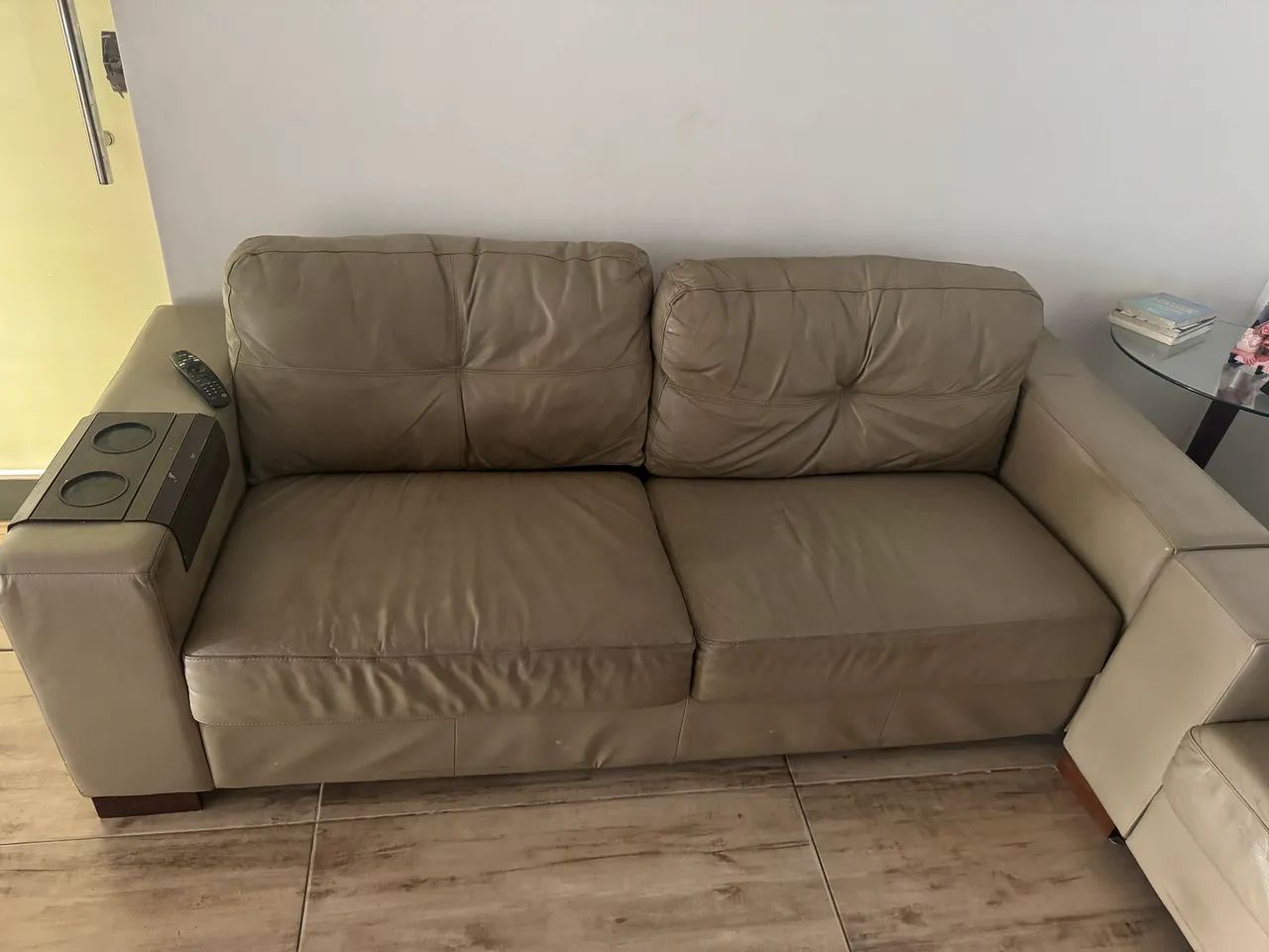 CONJUNTO SOFÁ DE COURO 3 e 2 lugares  - Foto 4