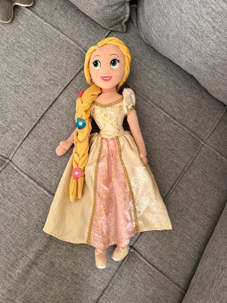 Boneca pelúcia Rapunzel Disney  - Foto 2