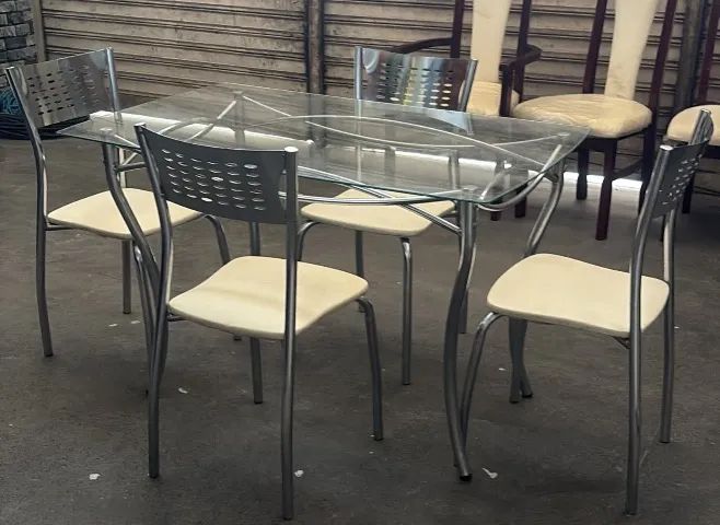 Mesa de jantar retangular com 4 cadeiras  - Foto 2