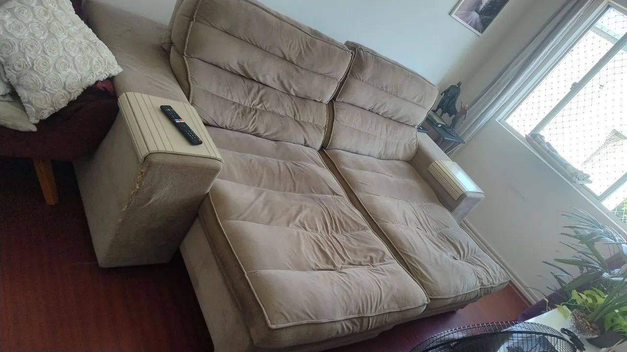 ? Sofá Retrátil e Reclinável 2,50m em Suede - Muito Confortável