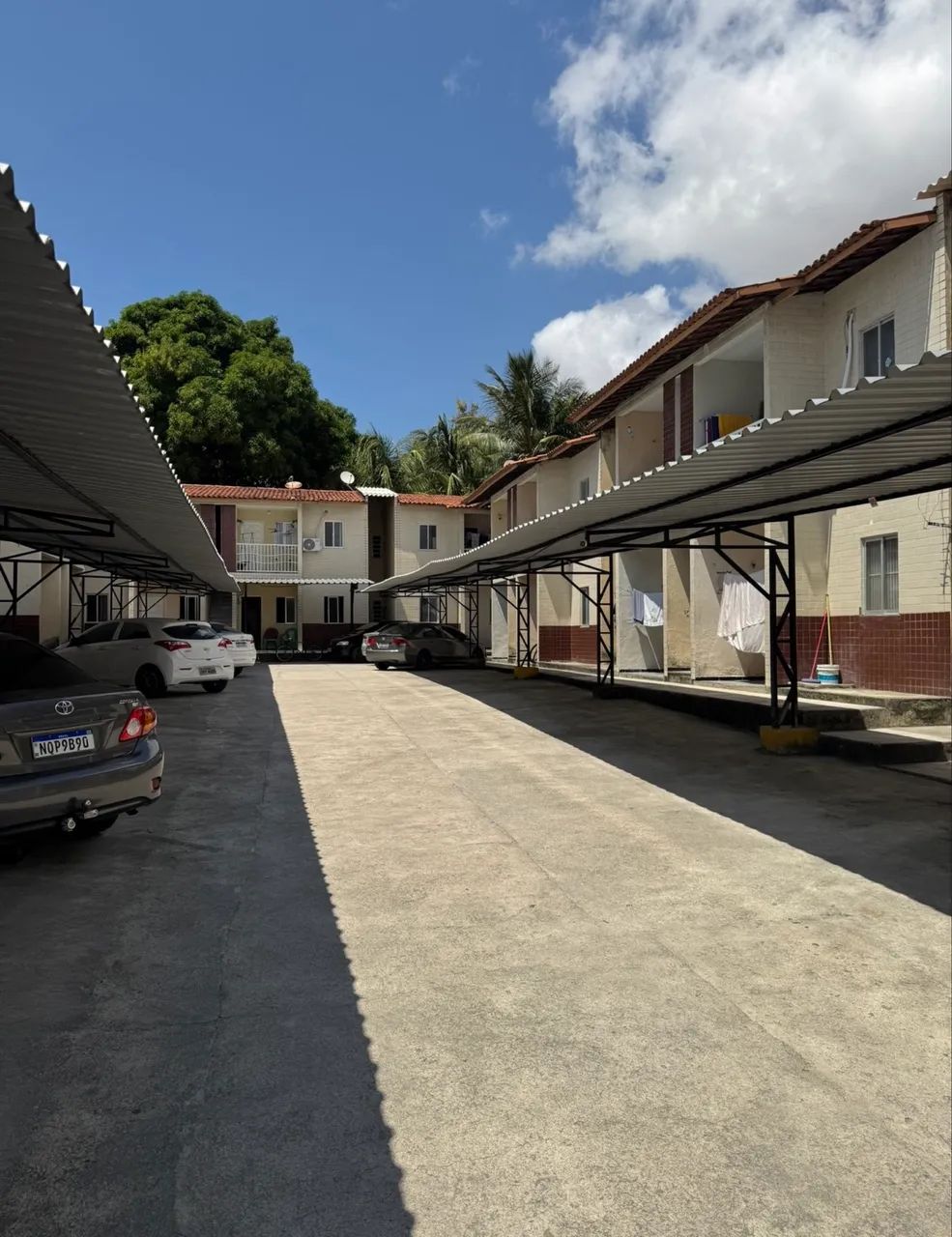 Aluga casa na rua Araçá 167 Bonsucesso.
