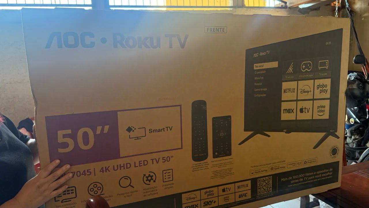 Vendo tv nova lacrada 50 polegadas roku/semp