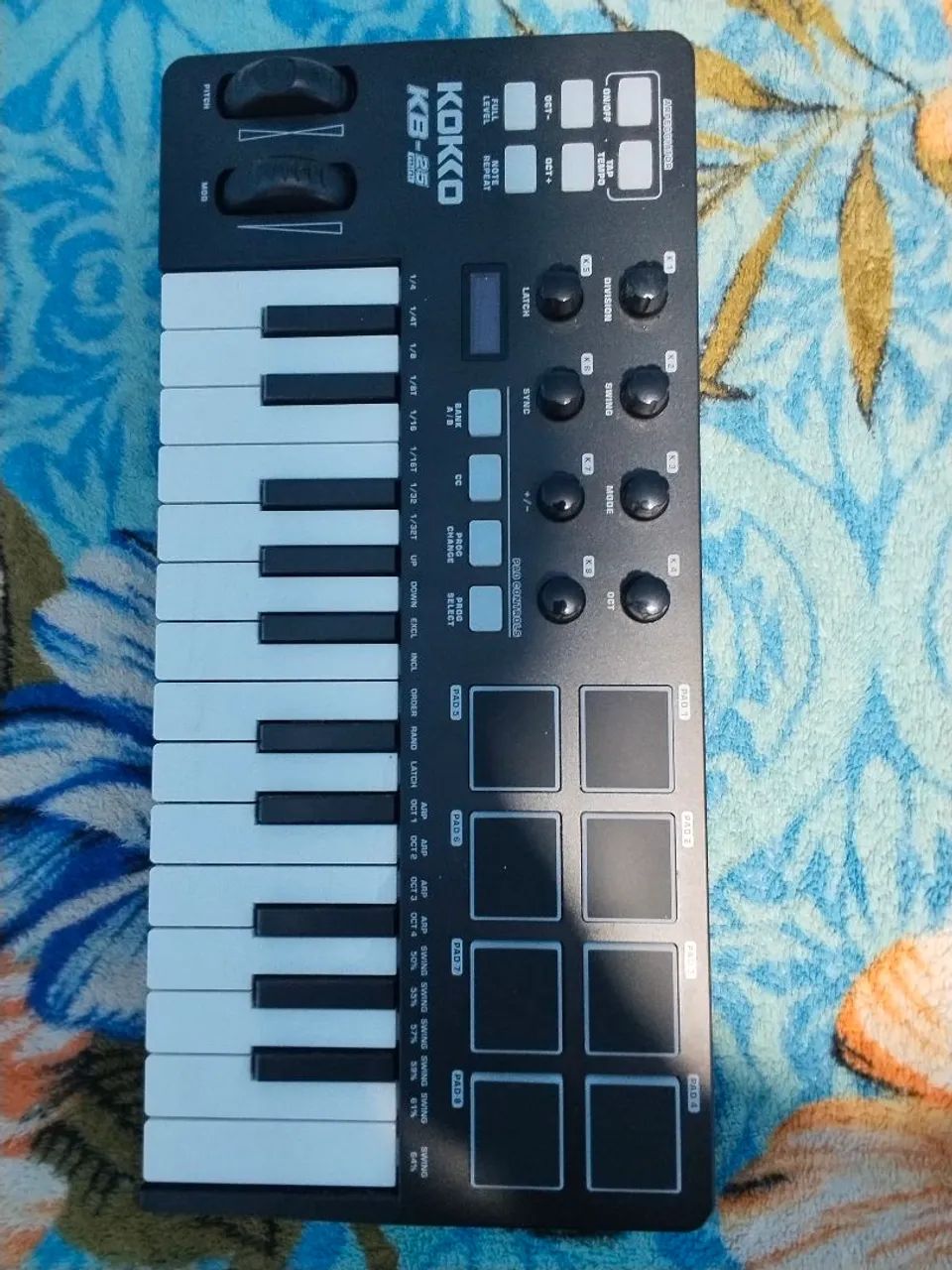 Teclado controlador 25 teclas (8 pads e knobs) - Foto 2
