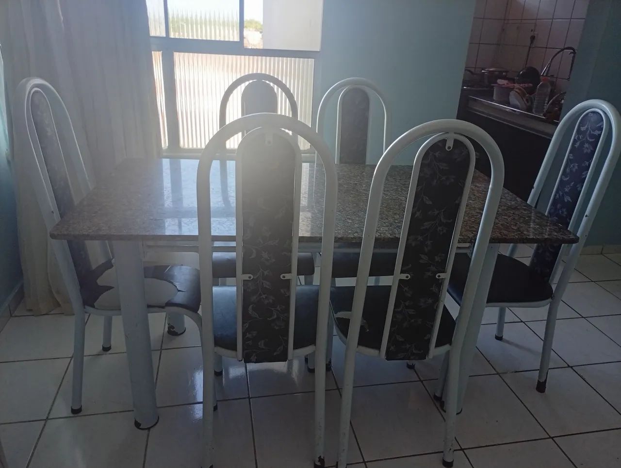 Vendo mesa de jantar 