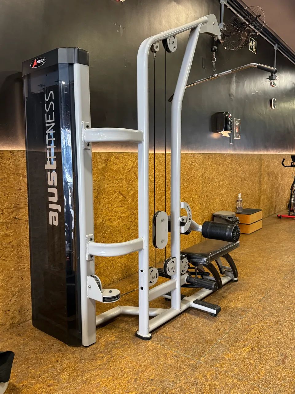 OPORTUNIDADE - EQUIPAMENTOS PROFISSIONAIS DE MUSCULAÇÃO - Foto 5