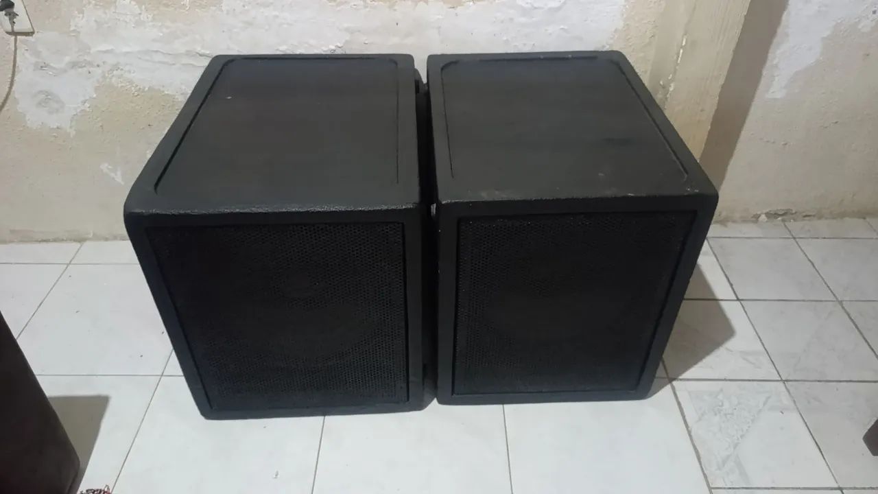 Par de caixas de grave com alto falantes de 18 polegadas, de 2600wolts excelente.  - Foto 2