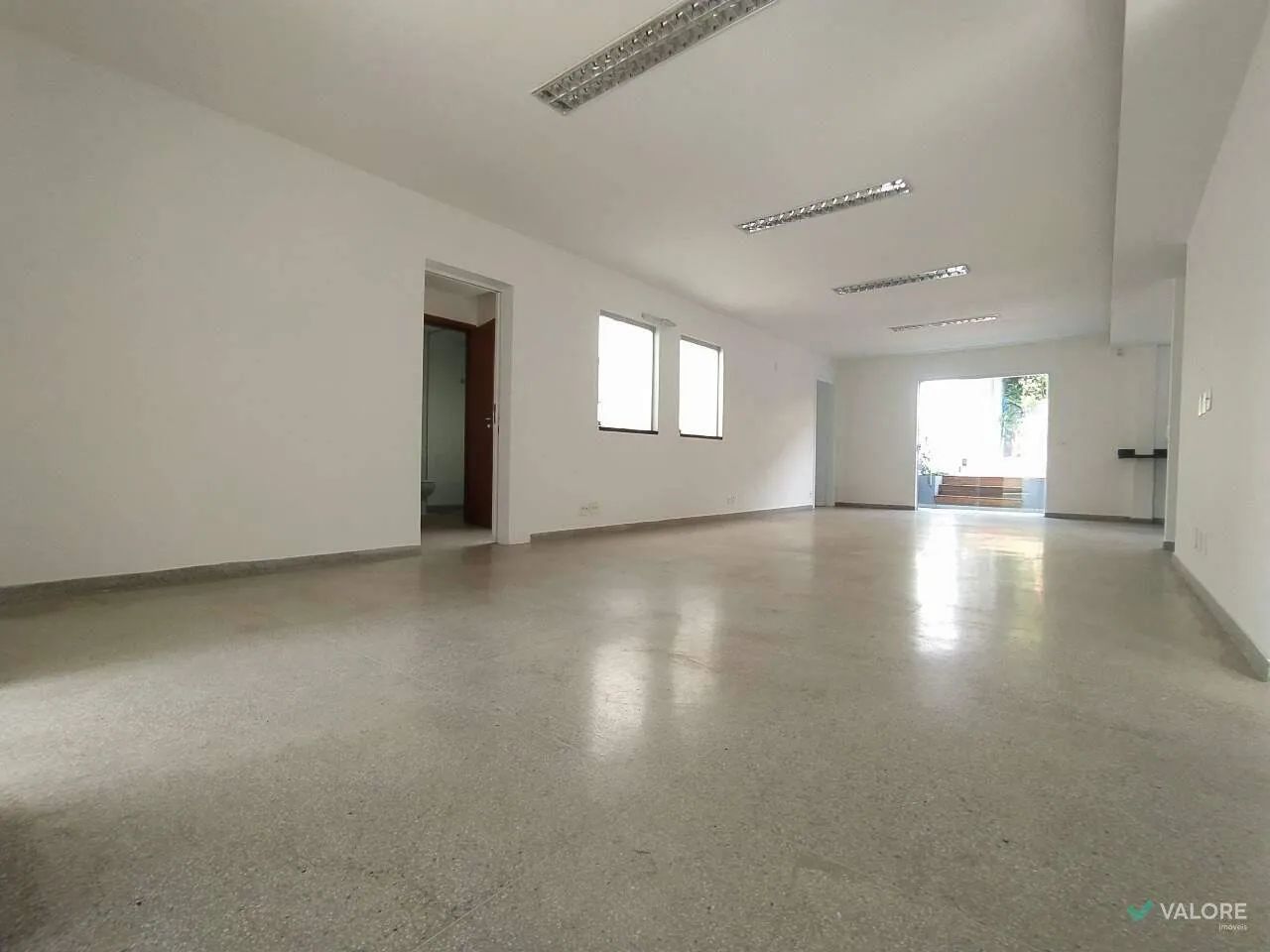 CASA COM 600m² PARA ALUGAR - SION - Foto 4