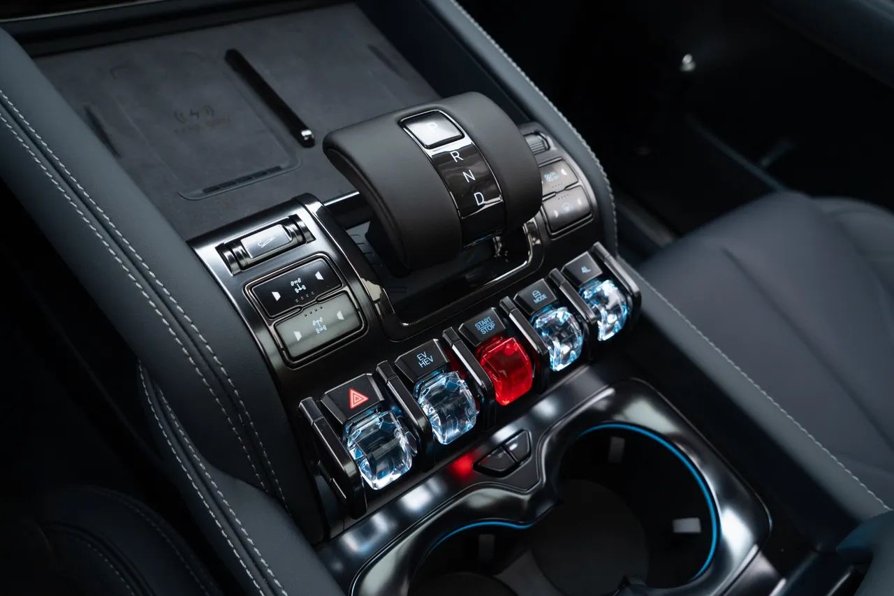 Denza B5 SUV híbrido plug-in, foto 13 de 18