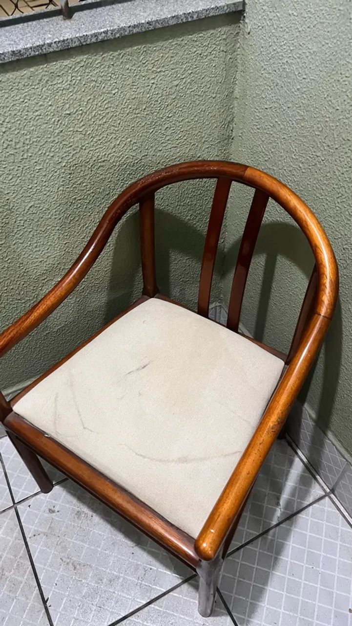 VENDO CONJUNTO DE MESA COM VIDRO + 2 CADEIRAS DE MADEIRA - Foto 3