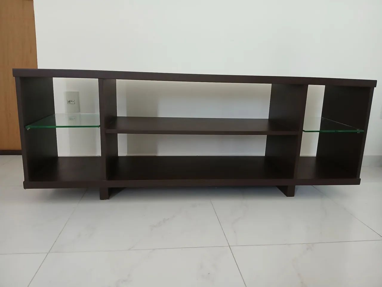 Vendo rack em madeira de qualidade usado