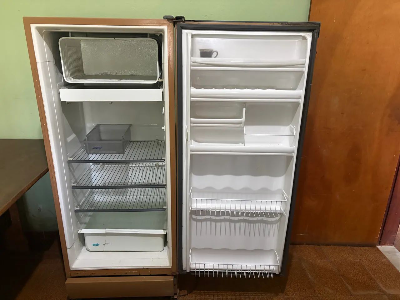 Geladeira em ótimo estado de conservação e funcionamento
