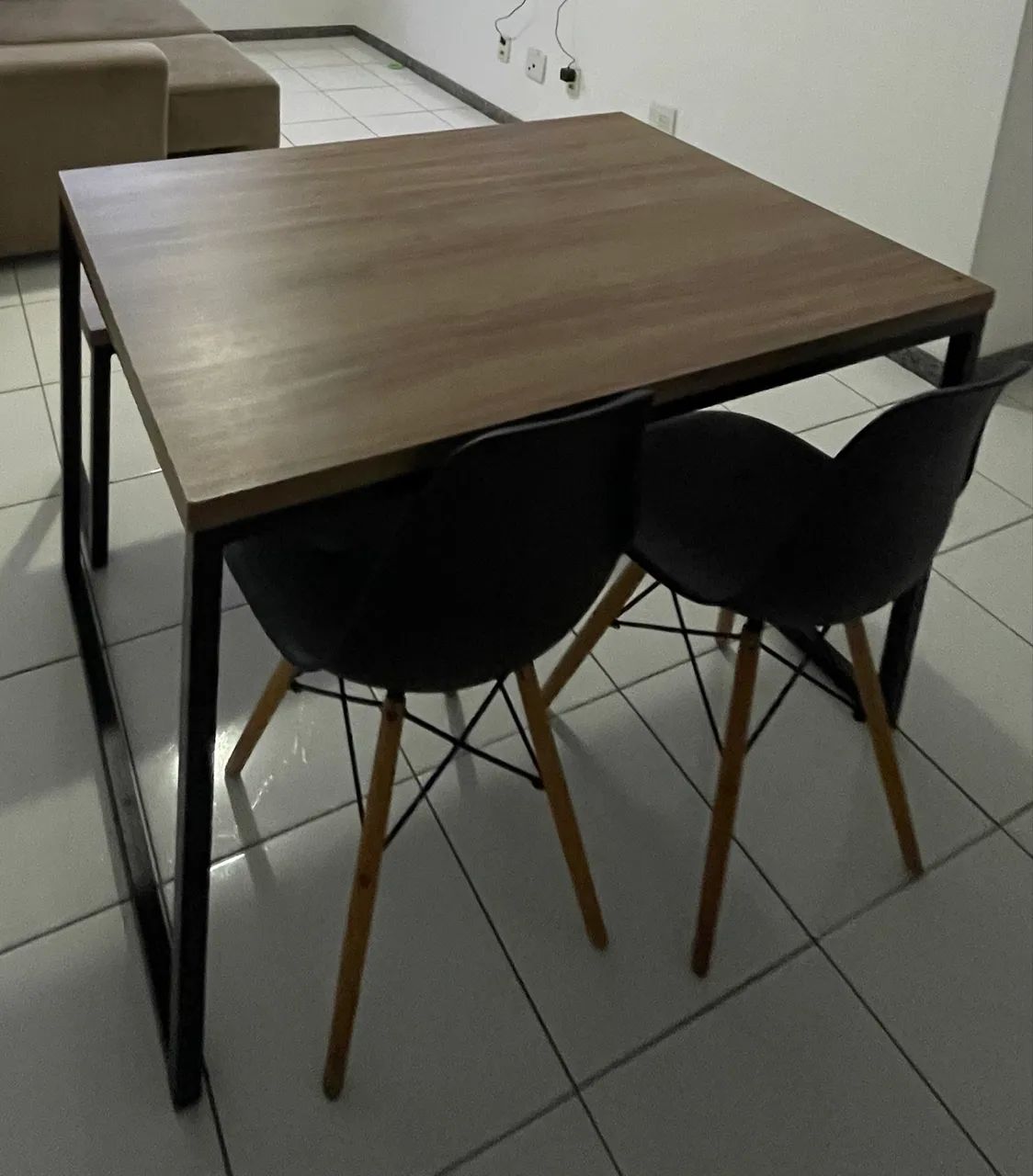 Mesa de Jantar 4 Lugares em Metalon e MDF + Banco 2 Lugares