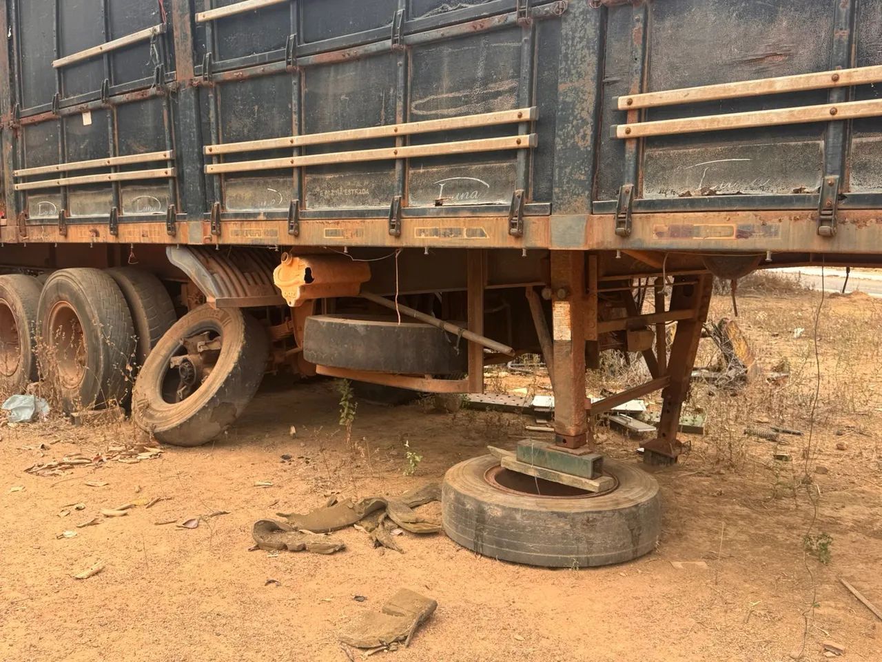 Carreta guerra três eixo - Foto 2