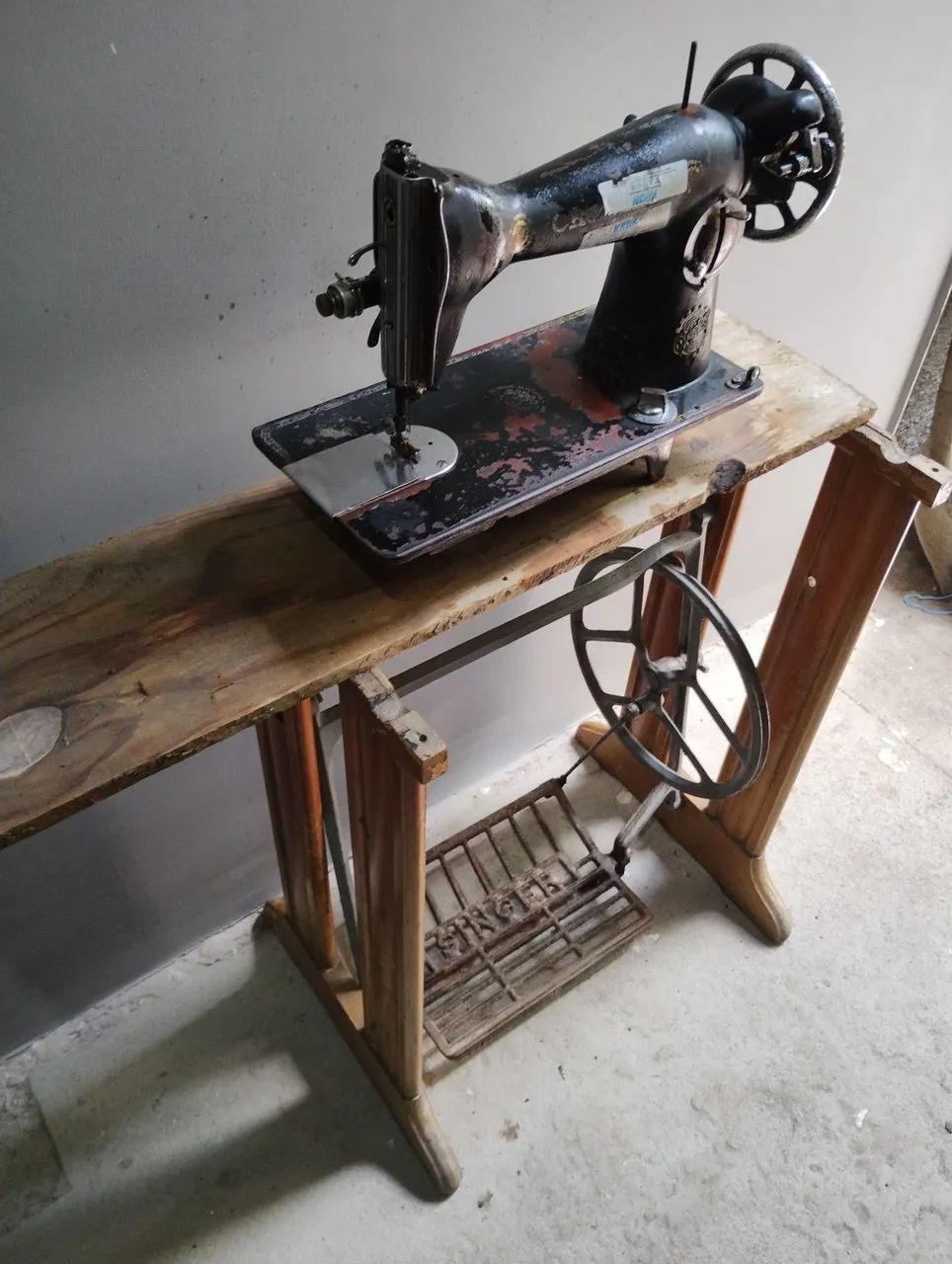 Máquina de costura antiga  - Foto 2