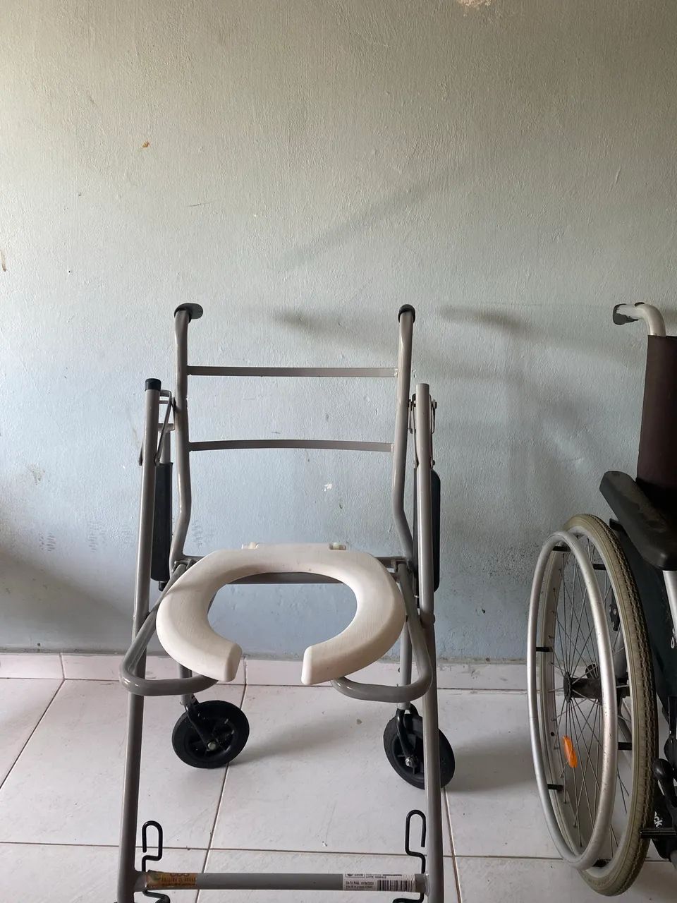 Cadeira de rodas e banho - Foto 5