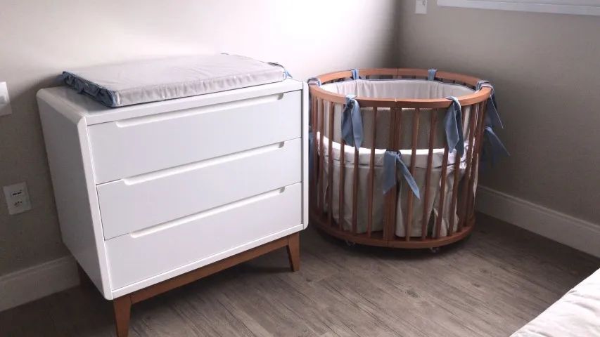 Kit Quarto bebê- Berço evolutivo, cama auxiliar e cômoda - Foto 4