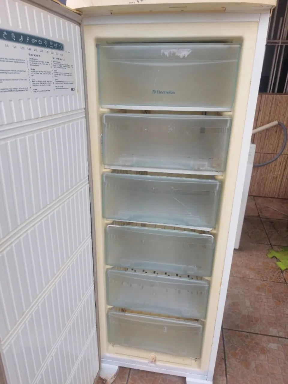 Freezer vertical electrolux  - Foto 2