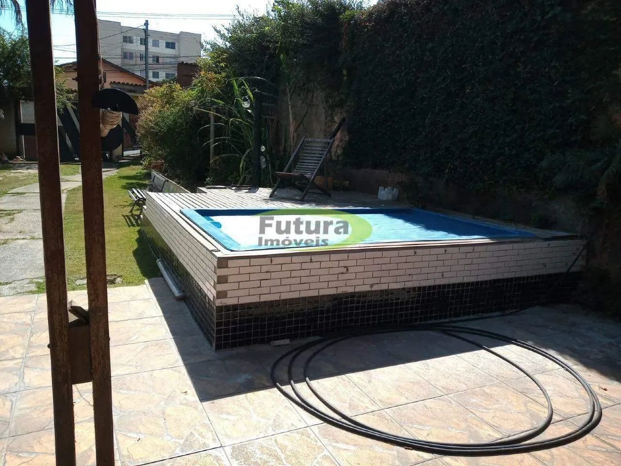 Ótima casa com piscina, no bairro Petrópolis.
