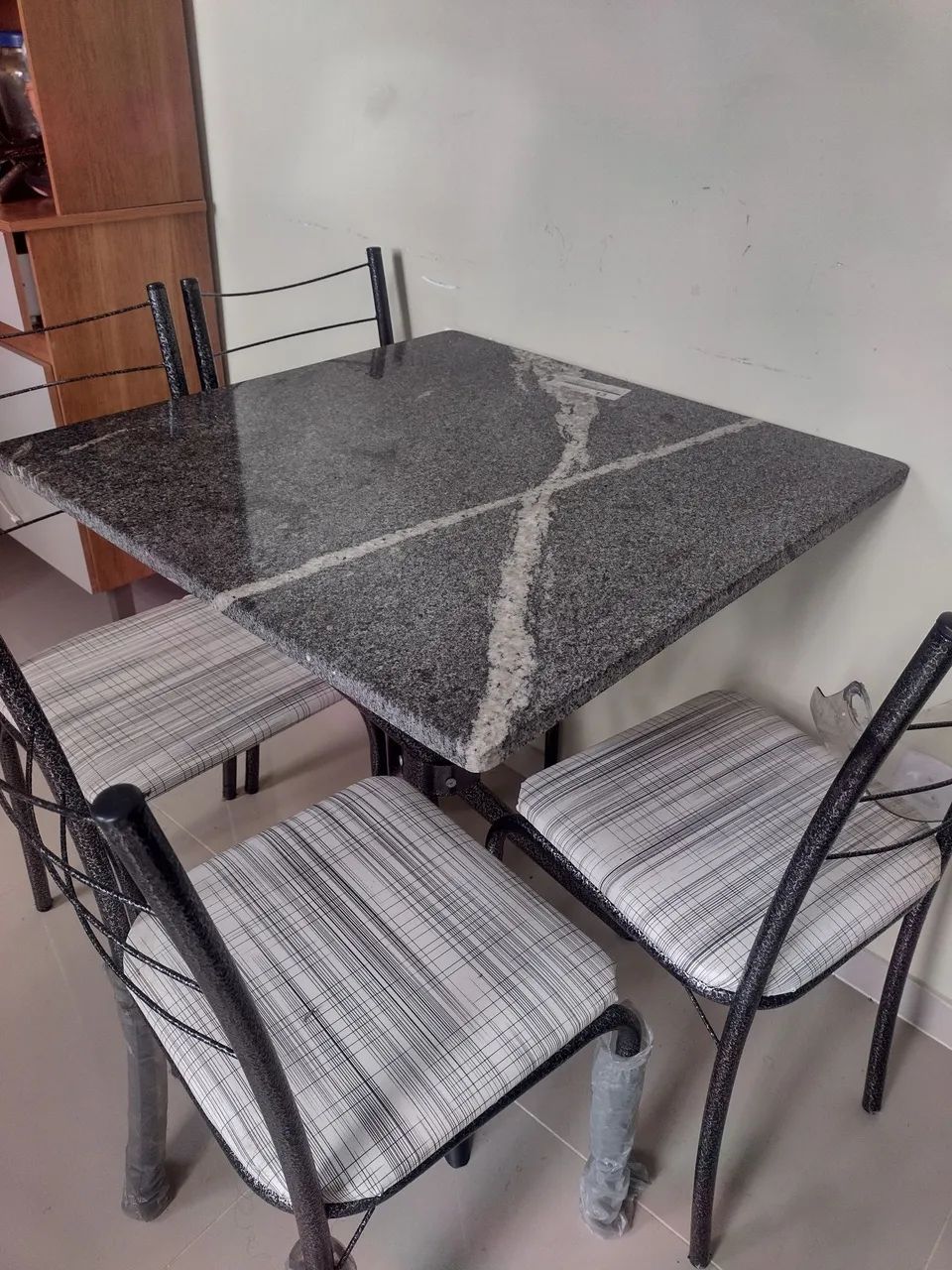 Mesa 4 cadeiras  - Foto 3