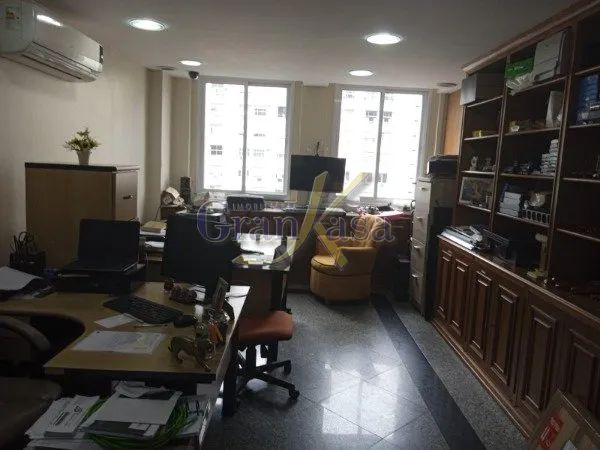 Avenida Presidente Vargas sala com 67 metros no Iptu.