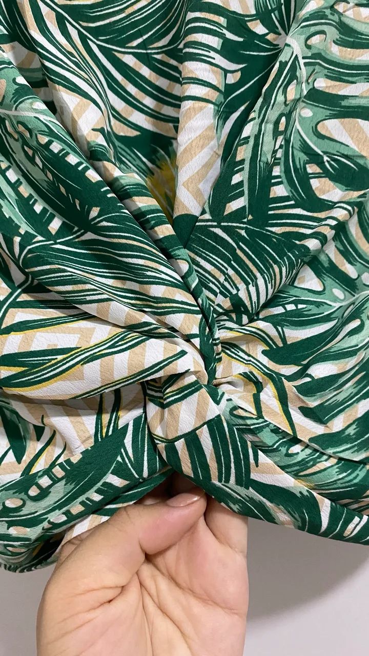 blusa estampada verde folhagens P - Foto 4