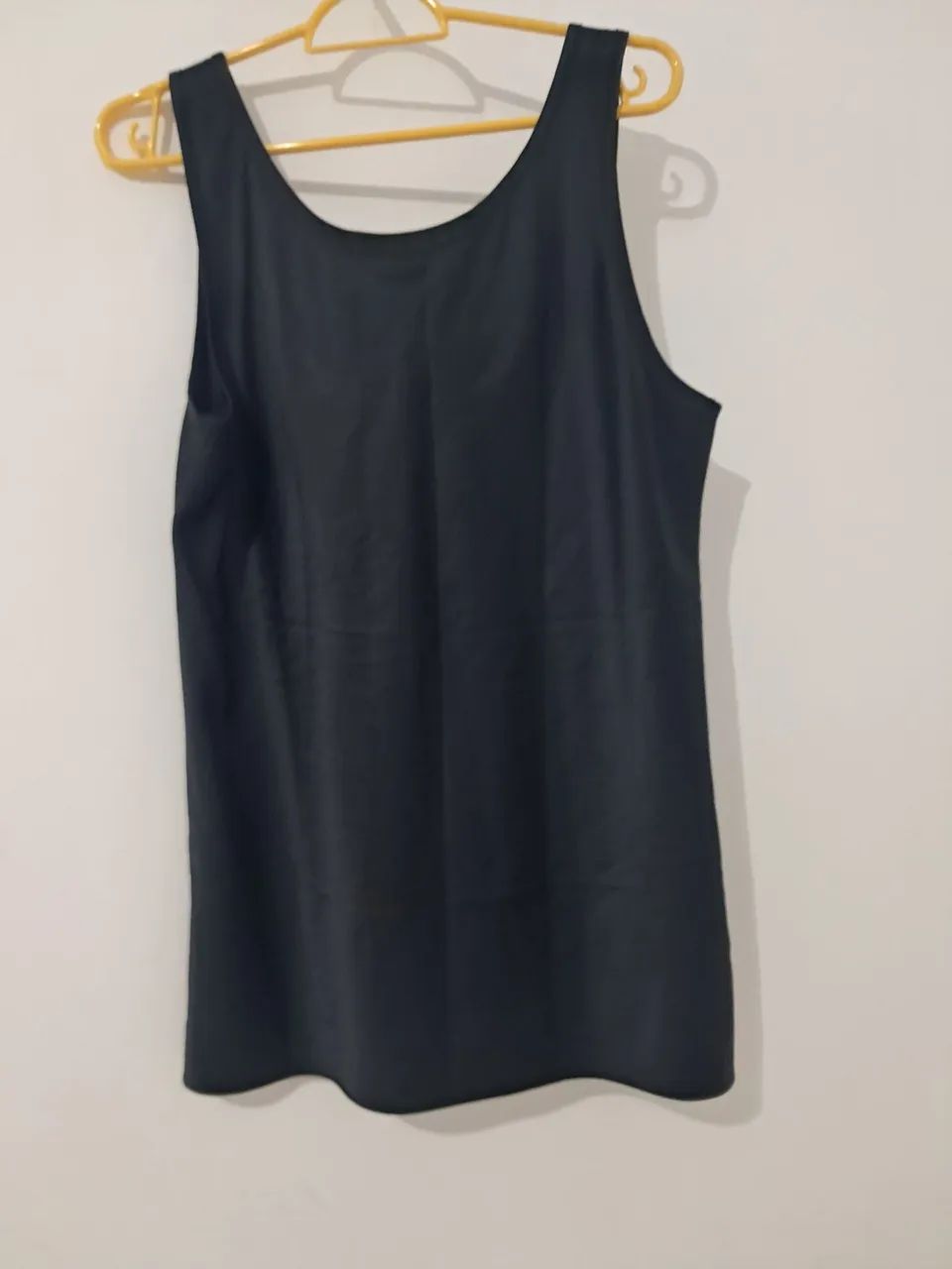 Camiseta de cetim preta  - Foto 2