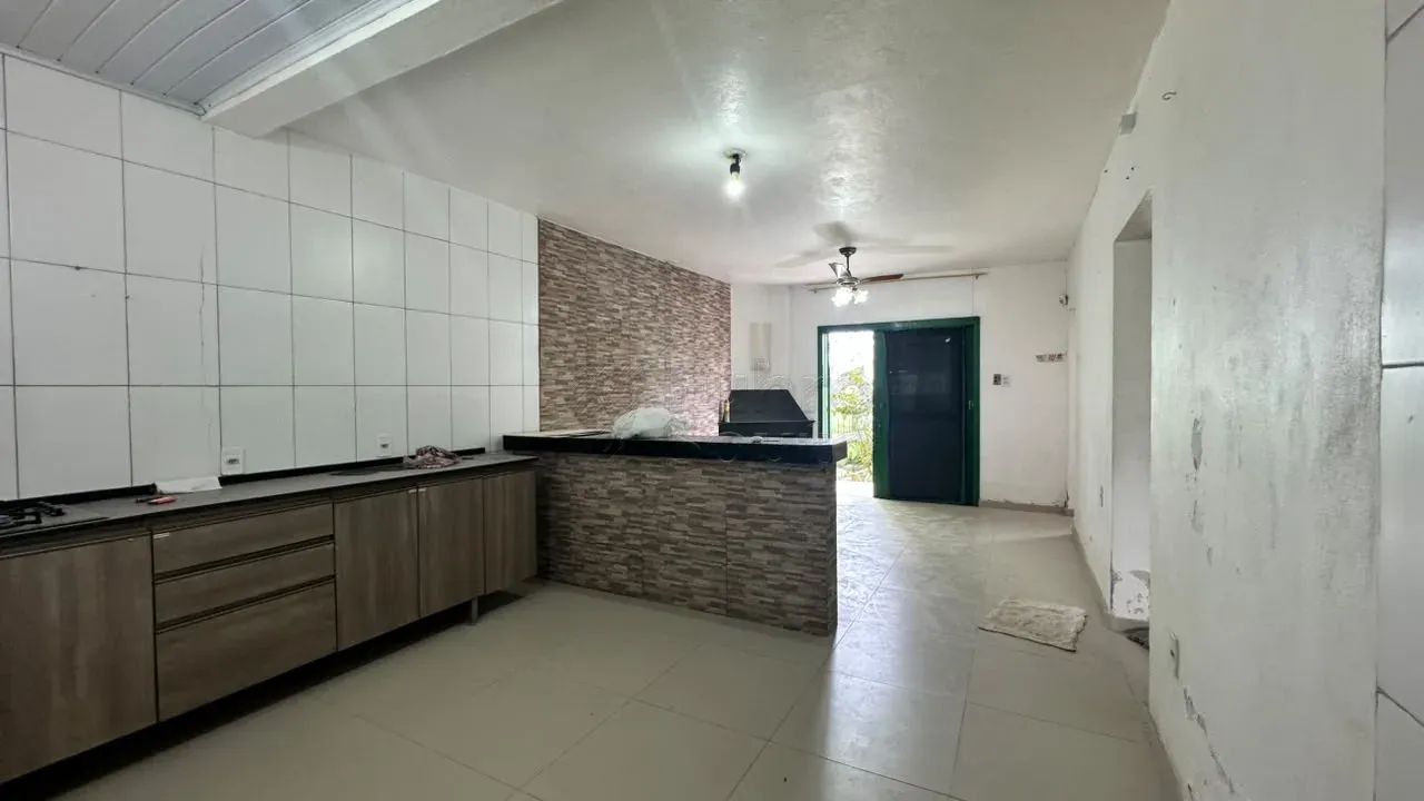 Casa de 3 dormitórios com piscina no Laranjal. - Foto 3