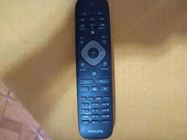 Vendo tv LCD Philips 32 polegadas modelo antigo pesada é semi smart com defeito no audio! - Foto 4