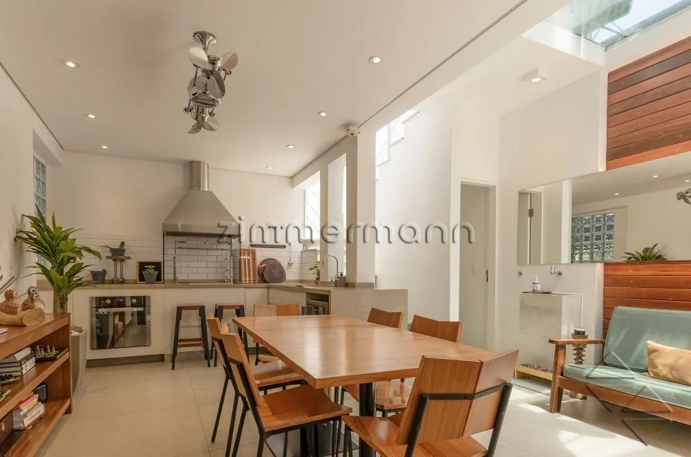 Casa de Vila em Perdizes, com 2 vagas de garagem!