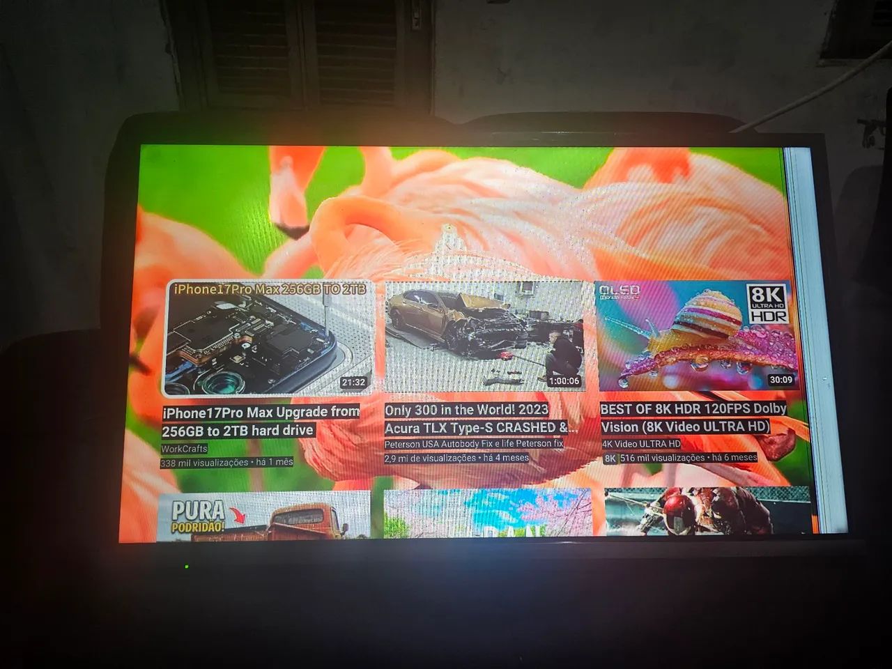 Tv esmat tem um detalhezinho na tela mas não interfere no uso - Foto 2