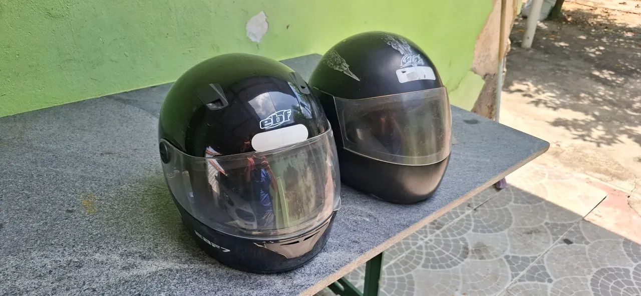 Vendo esses dois capacete 