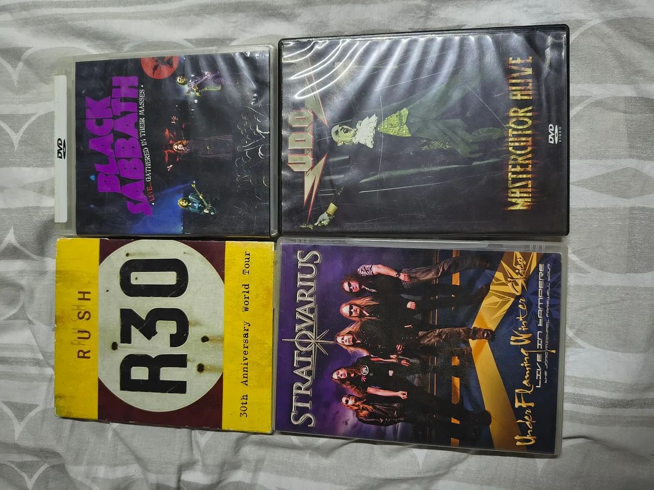 Coleção de 67 DVD e 17 Blu Ray de rock com aparelho Philips  - Foto 4