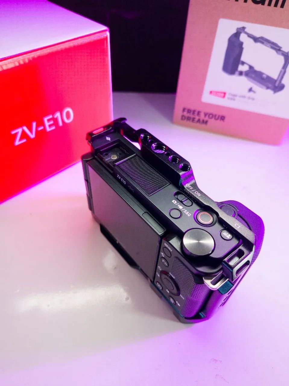 Câmera Sony Alpha ZV-E10 APS-C com Cage Smallrig  - Foto 4