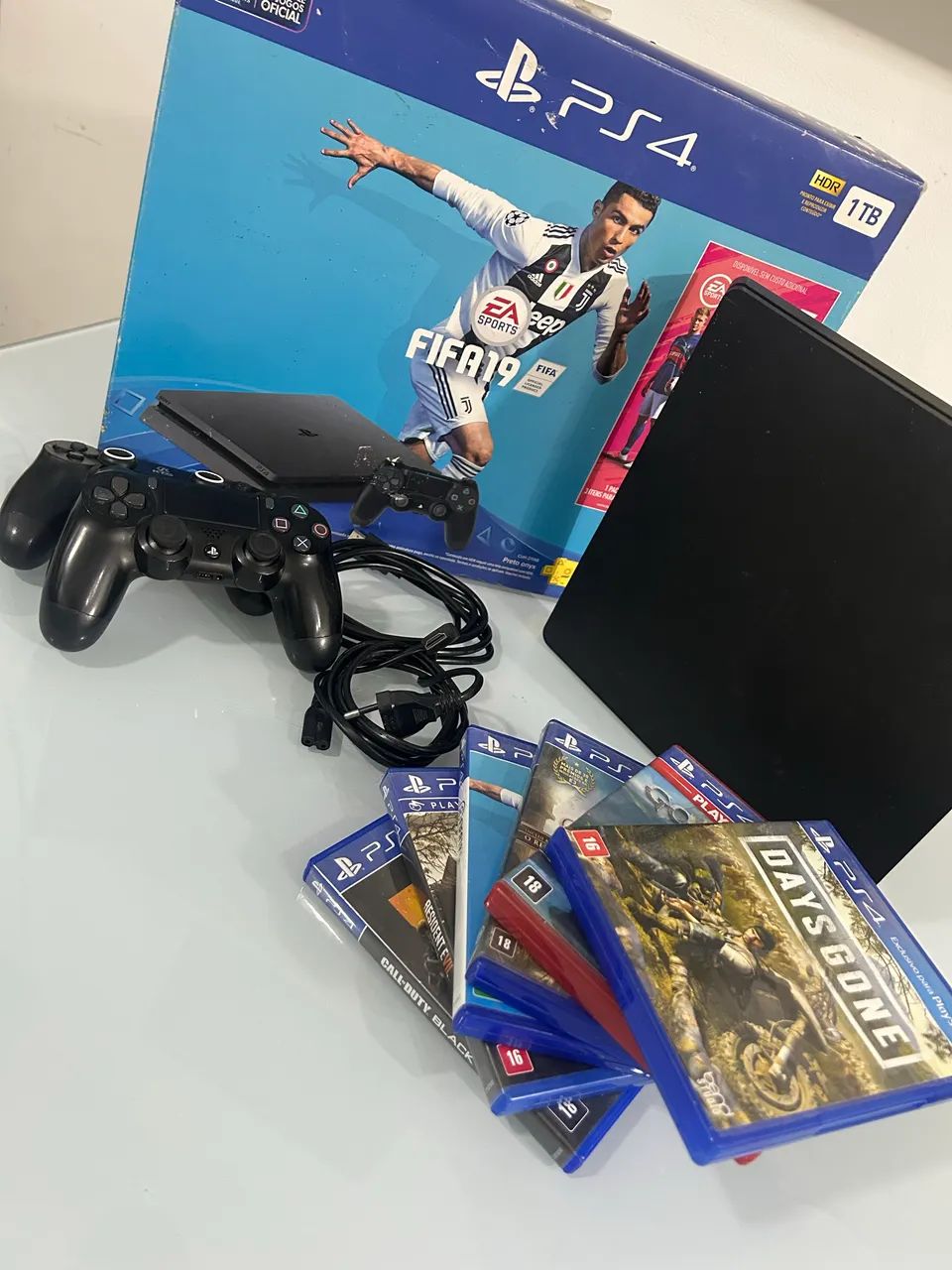 PS4 1TB em ótimo estado! 